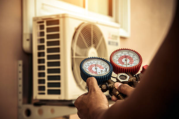 Professional Ac Installation technician working in Ellsworth, IL